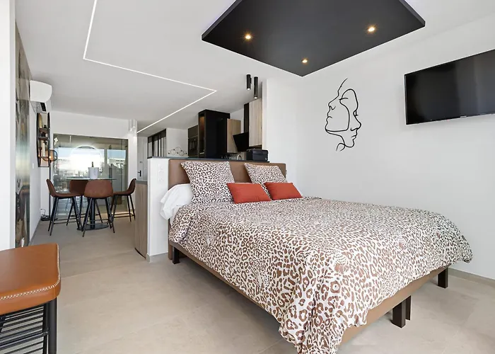 شقة Tiffanys Heliopolis Renovated With Terrace - Naturist Village