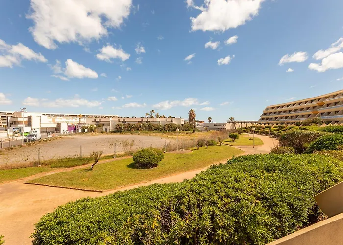 Tiffanys Heliopolis Renovated With Terrace - Naturist Village * آجد